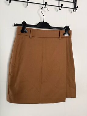 RW&CO. Camel Brown Faux-Wrap Tailored Mini Skirt - NWT - Size 2
